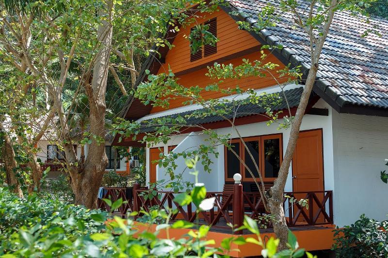Phuket Coral Island Resort מראה חיצוני תמונה